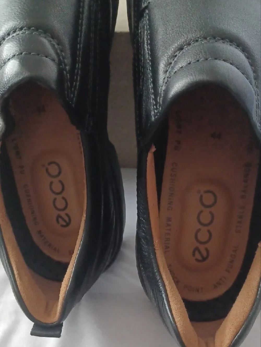 New Ecco Men’s Black Leather Slip-On Loafers